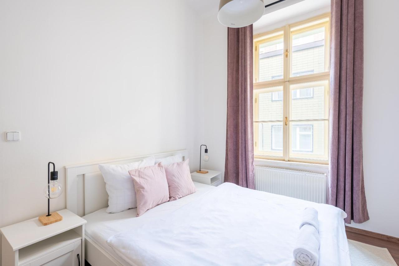 Budget Reznicka apartment Praga Exterior foto